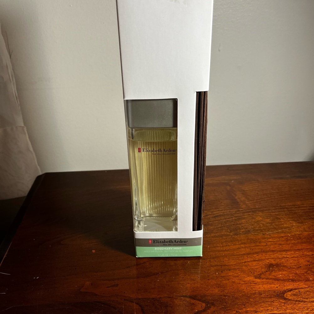 Elizabeth Arden Rosemary Mint Reed Diffuser.